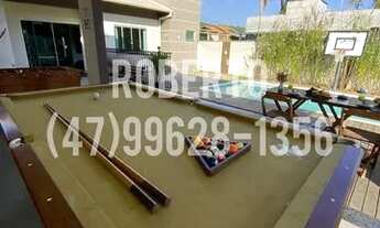 Imagem: Casa com piscinas em Bombinhas para locação