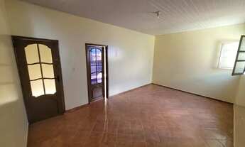 Imagem: Alugo Casa com 2 quartos (1 suíte) - Prox