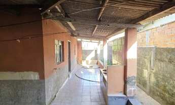 Imagem 4: Casa com amplo quintal na frente para construção