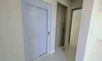 Imagem 4: Casa Duplex no Alphaville com 5 suítes e elevador