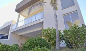 Imagem 3: Casa Moderna com 4 Suítes, Piscina Aquecida e Espaço Gourmet ? Acabamento de Alto Padrão