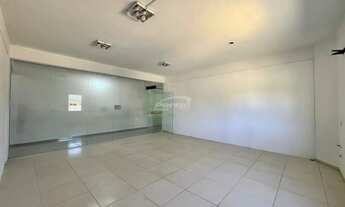 Imagem 7: Loja com 40,87m², com fachada em blindex, banheiro exclusivo para os locatários e banheiro