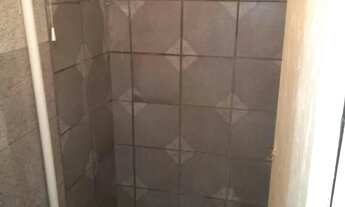 Imagem 4: Alugo casa nos fundos com 3 cômodos: 1 quarto + sala + banheiro + cozinha