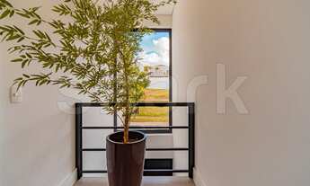 Imagem 7: Casa de condomínio para venda possui 375 metros quadrados com 4 quartos