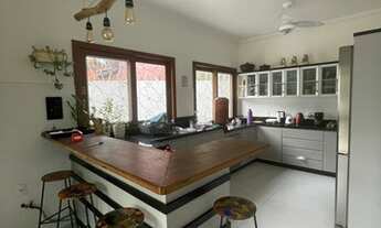 Imagem 4: Casa para venda com 320 metros quadrados com 5 quartos