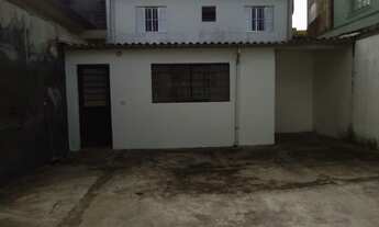 Imagem 2: Excelente sobra no Parque Fernanda, com ótimo espaço no quintal