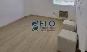 Imagem 3: Dois dormitórios sendo uma suíte, garagem demarcada em prédio com piscina