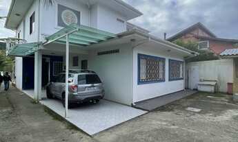 Imagem 3: Casa para venda com 320 metros quadrados com 5 quartos