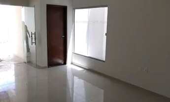 Imagem 3: Alugo Casa 2/4 c Suite na Ayrton Senna; Casa Nova, toda no porcelanato; C/ Jardim de Inve