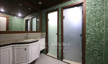 Imagem 6: Residência integrada à natureza com vistas amplas e áreas bem distribuídas