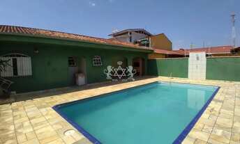 Imagem 5: Casa à venda, com 04 dormitórios, com piscina, jardim, 04 vagas cobertas no Jardim Aruan e