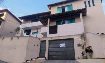 Imagem: Linda Casa com Quatro Quartos no Bairro