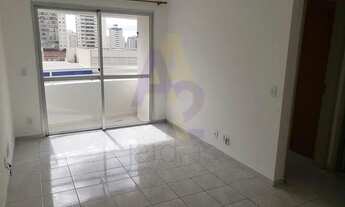 Imagem: Apartamento em bom estado com varanda em