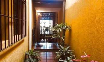 Imagem 4: Sobrado com 3 quartos e 2 vagas com boa distribuição de ambientes, quintal