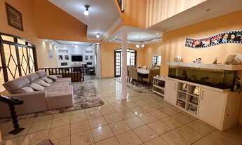 Imagem 6: Casa com 3 Suíte Piscina e churrasqueira e 8 vagas cobertas