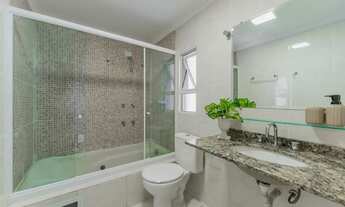 Imagem 2: Casa em Condomínio, 04 Quartos, 02 Vagas, Quintal, São Braz, Curitiba