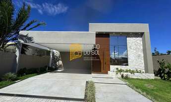 Imagem: Casa de Alto Padrão com Piscina e Varanda