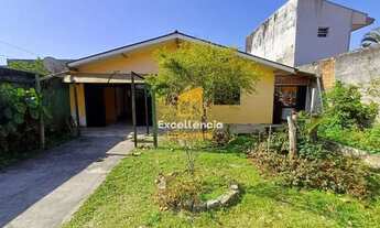 Imagem: Casa com espaço de terreno perto do mar