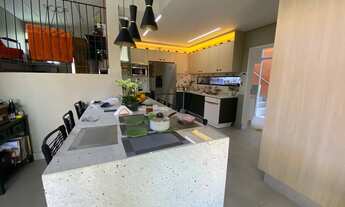 Imagem 7: Casa de condomínio para aluguel tem 304 metros quadrados com 5 quartos