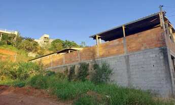 Imagem 3: Venda Imperdível: Charmosa Casa com Quintal Espaçoso