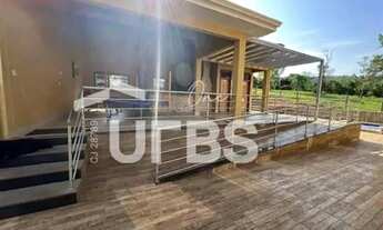 Imagem 7: Casa térrea à venda no Condomínio Águas da Serra- Hidrolândia frente para o lago de pesca