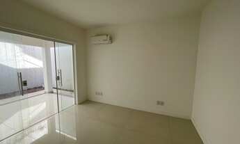 Imagem 7: Casa de condomínio para venda possui 400 metros quadrados com 5 quartos