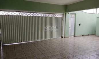 Imagem 2: Casa para Venda em Franca, Jardim Santana, 3 dormitórios, 1 suíte, 4 banheiros, 3 vagas