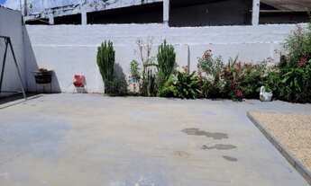 Imagem 2: Casa de Esquina no Zerão, com Piscina e Garagem