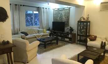 Imagem 2: Casa para venda tem 288 metros quadrados com 5 quartos