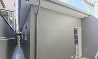 Imagem 4: Casa térrea 2 dormitórios 1 vaga edícula quintal corredor lateral aceita pet