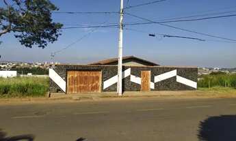 Imagem: Repasse de imóvel com terreno enorme