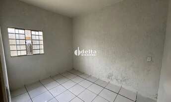 Imagem 3: Casa residencial disponível para venda no bairro Laranjeiras em Uberlândia-MG