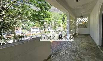 Imagem 5: Imóvel para venda possui 322 metros quadrados com 4 quartos