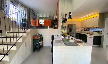 Imagem 5: Casa de condomínio para aluguel tem 304 metros quadrados com 5 quartos