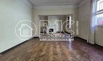 Imagem 4: Imóvel para venda possui 322 metros quadrados com 4 quartos