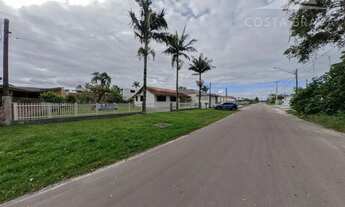 Imagem: Casa com amplo espaço de terreno - Próximo