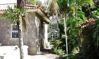 Imagem 6: Casa com 5 Quartos e Amplo Terreno a Poucos Passos da Praia Itacoatiara, Niterói