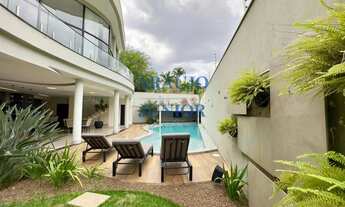 Imagem 4: Casa de luxo em condomínio: 5 quartos, 4 suítes, 3 salas, 6 banheiros, 4 vagas na garagem