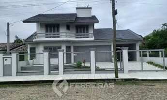 Imagem 3: Lindissimo sobrado a poucos metros do mar, com 4 dormitórios e 1 suíte