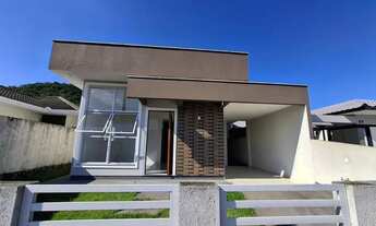 Imagem: Casa com 3 quartos sozinha no terreno em