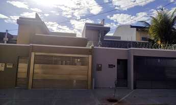 Imagem: Casa nova com piscina e area de churrasco