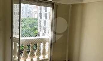 Imagem 3: Apartamento na Vila Mariana, 90m2 sendo 2 quartos, 1 suíte, lavabo, com armários, vaga fix