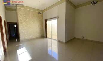 Imagem 2: Casa Terrea em Condomínio Fechado, com 03 suites, espaço gourmet e piscina, excelente loca