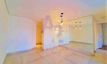 Imagem 2: Apartamento em ótimo estado, com 2 dormitórios, sendo 1 suíte. Com varanda e 1 vaga em rua