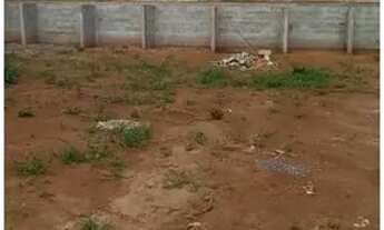 Imagem 3: Terreno lagoa quente todo murado com poço 80m