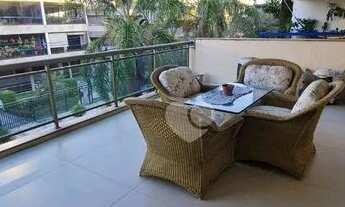 Imagem 2: Apartamento com 108m2 3 quartos um deles revertido para closet, 1 suíte, varandão frente