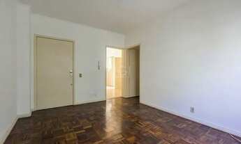 Imagem 2: Apartamento de três dormitórios, dependência de empregada no bairro Floresta em Porto Aleg