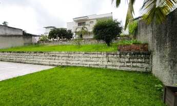 Imagem 4: Casa em AMPLO terreno no centro do Rio Maina em Criciúma
