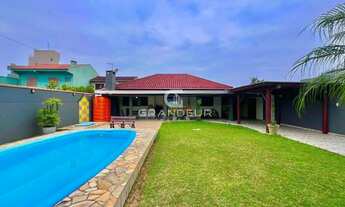 Imagem: Casa térrea com 3 dormitórios, piscina