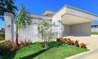 Imagem: Casa Neoclássica no Condomínio Village